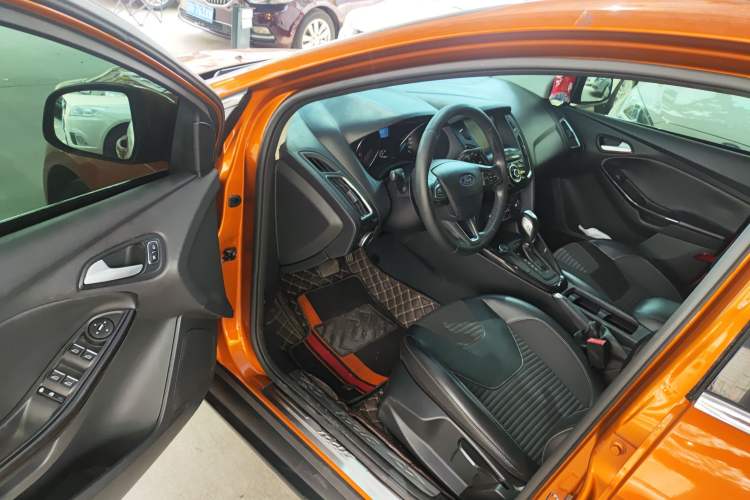 Used Ford Focus 2017 Hatchback 1.6L Automatic Fashion Edition Smart Drive Version Interior 4