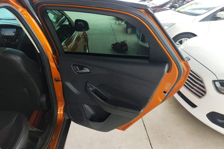 Used Ford Focus 2017 Hatchback 1.6L Automatic Fashion Edition Smart Drive Version Interior 6
