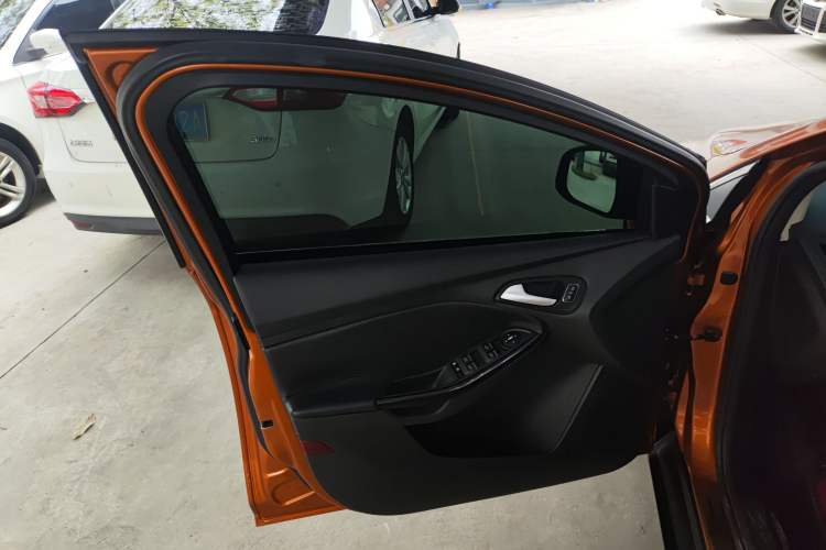 Used Ford Focus 2017 Hatchback 1.6L Automatic Fashion Edition Smart Drive Version Interior 7