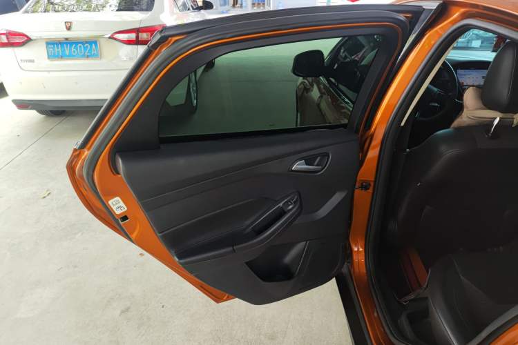 Used Ford Focus 2017 Hatchback 1.6L Automatic Fashion Edition Smart Drive Version Interior 8