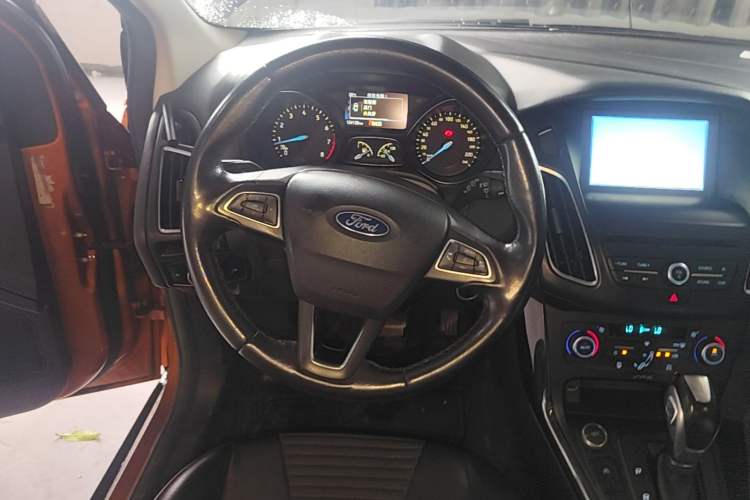 Used Ford Focus 2017 Hatchback EcoBoost 180 Automatic Elite Model Steering Wheel