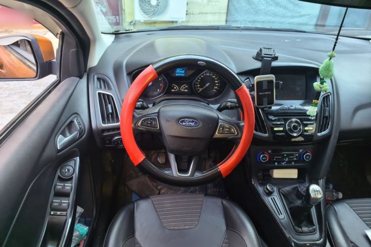 Used Ford Focus 2017 Hatchback 1.6L Manual Fashion Edition SmartDrive Version Steering Wheel