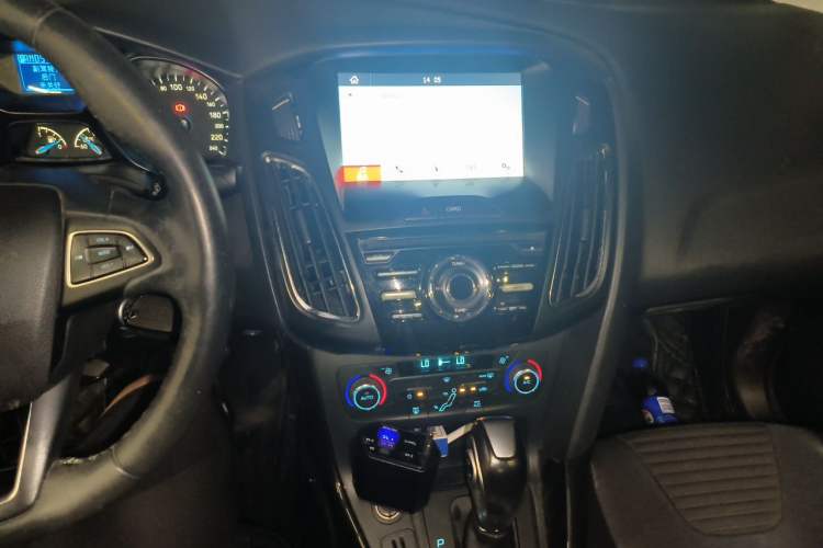 Used Ford Focus 2017 Sedan 1.6L Automatic Fashion Edition Smart Drive Version Audio And AC Panel