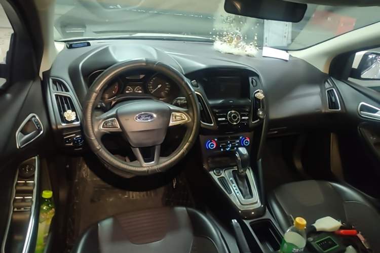 Used Ford Focus 2017 Hatchback 1.6L Automatic Fashion Edition Smart Drive Version Center Console