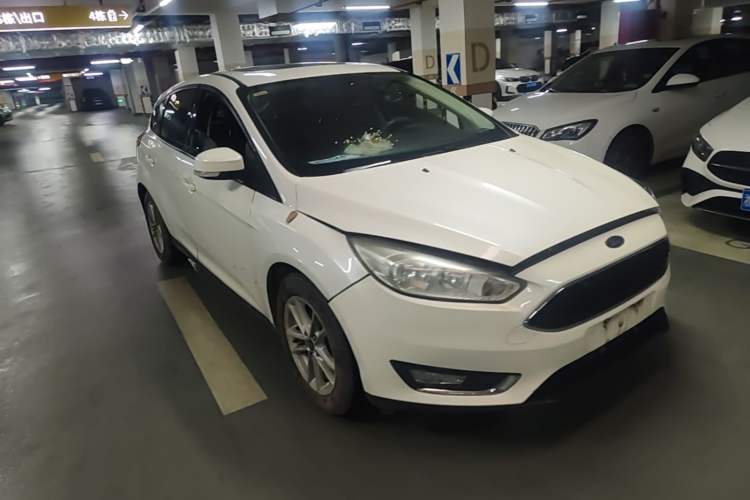 Used Ford Focus 2017 Hatchback 1.6L Automatic Fashion Edition Smart Drive Version Front Right 45 Deg