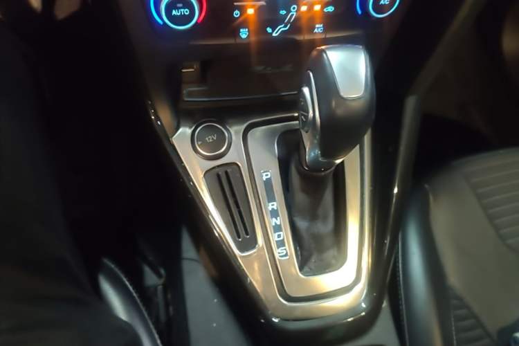 Used Ford Focus 2017 Hatchback 1.6L Automatic Fashion Edition Smart Drive Version Gear Lever