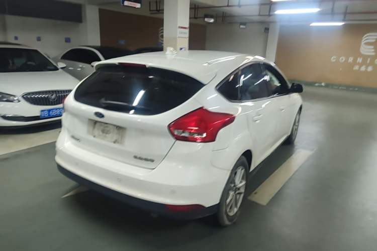 Used Ford Focus 2017 Hatchback 1.6L Automatic Fashion Edition Smart Drive Version Rear Right 45 Deg