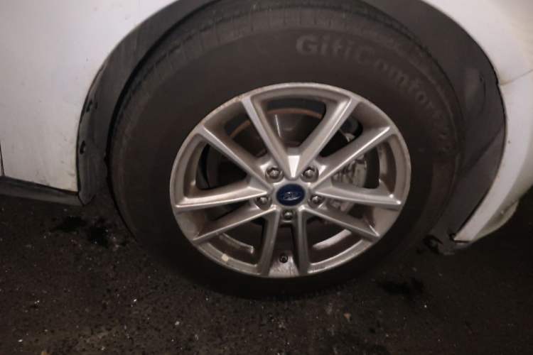 Used Ford Focus 2017 Sedan 1.6L Automatic Fashion Edition Smart Drive Version Right Front Wheel Hub