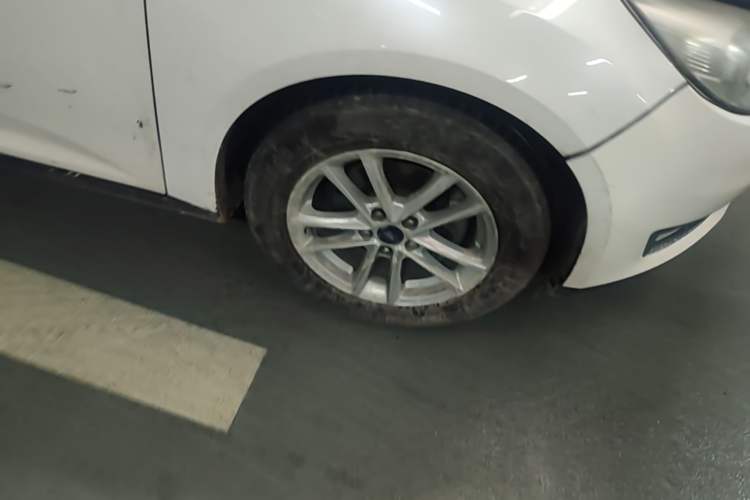 Used Ford Focus 2017 Hatchback 1.6L Automatic Fashion Edition Smart Drive Version Right Front Wheel Hub