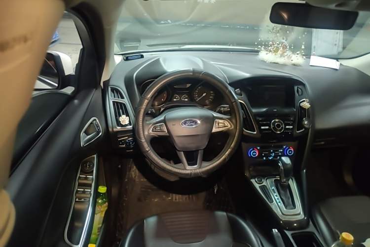 Used Ford Focus 2017 Hatchback 1.6L Automatic Fashion Edition Smart Drive Version Steering Wheel