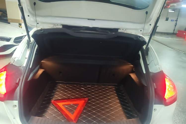 Used Ford Focus 2017 Hatchback 1.6L Automatic Fashion Edition Smart Drive Version Trunk