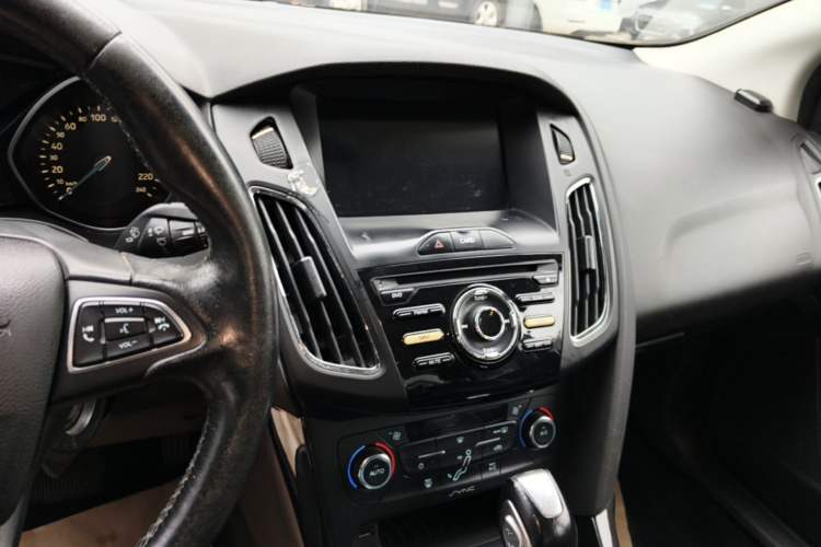 Used Ford Focus 2017 Sedan 1.6L Automatic Fashion Edition Smart Drive Version Audio And AC Panel