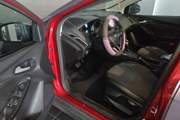 Used Ford Focus 2017 Sedan 1.6L Automatic Fashion Edition Smart Drive Version Driver Seat