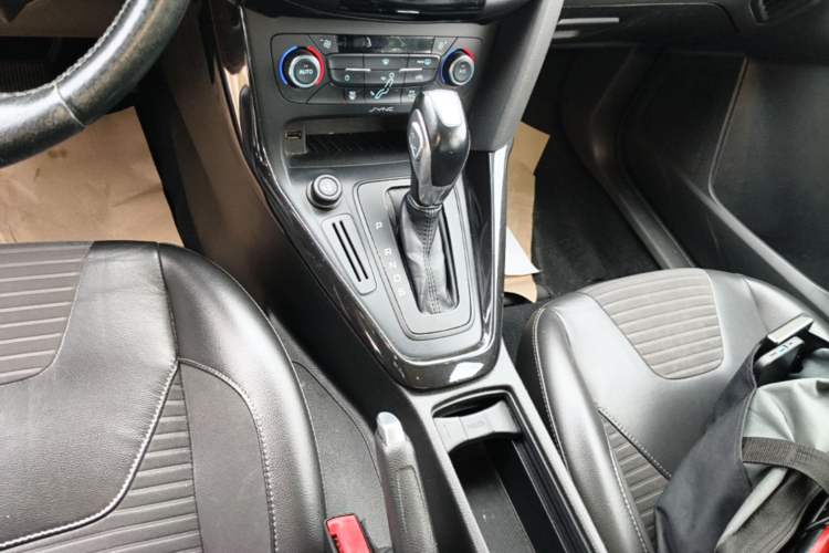 Used Ford Focus 2017 Sedan 1.6L Automatic Fashion Edition Smart Drive Version Gear Lever