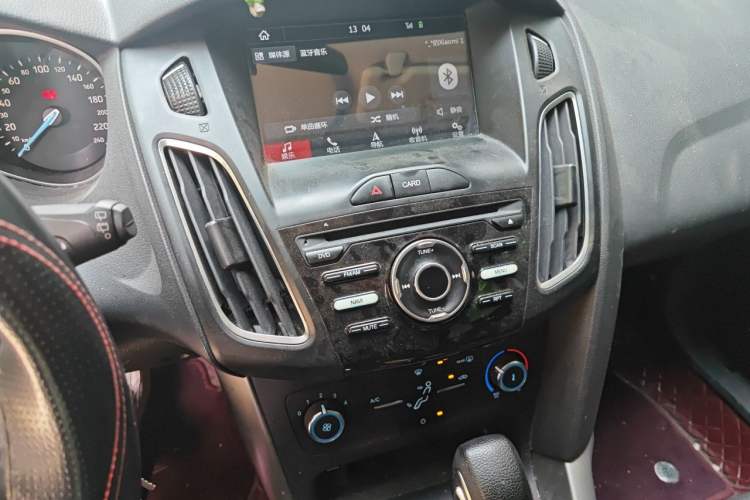 Used Ford Focus 2017 Hatchback 1.6L Automatic Comfort Plus SmartDrive Edition Audio And AC Panel