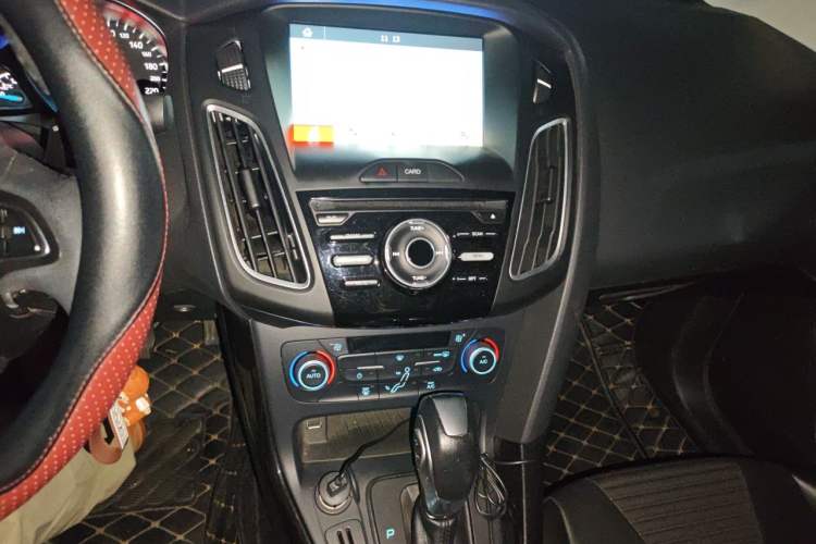 Used Ford Focus 2017 Sedan 1.6L Automatic Fashion Edition Smart Drive Version Audio And AC Panel