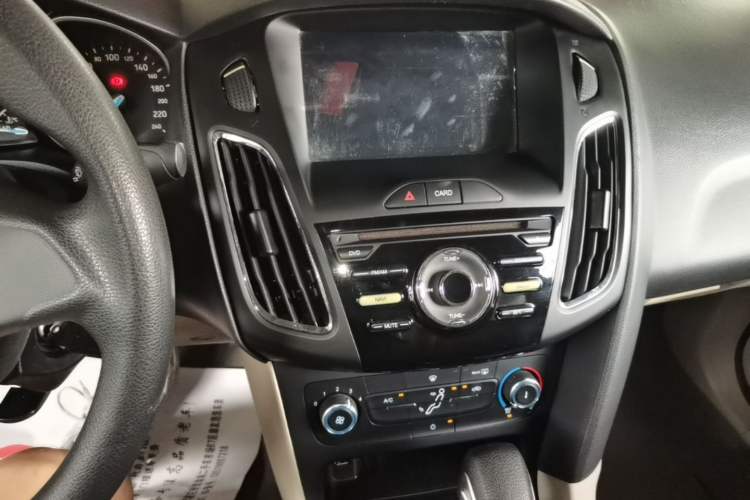Used Ford Focus 2017 Sedan 1.6L Automatic Comfort Plus SmartDrive Edition Audio And AC Panel