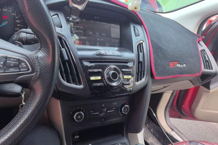 Used Ford Focus 2017 Sedan 1.6L Manual Comfort Plus SmartDrive Edition Audio And AC Panel