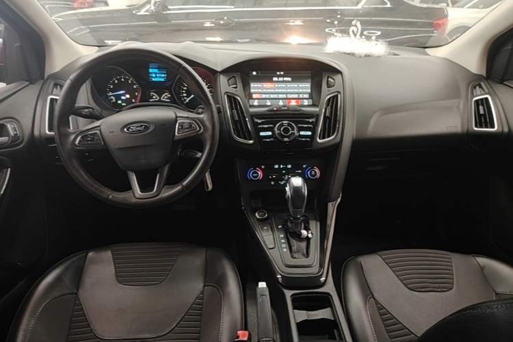 Used Ford Focus 2017 Hatchback EcoBoost 125 Automatic - Ultra-Powerful Style Edition with Smart Drive Features Audio And AC Panel