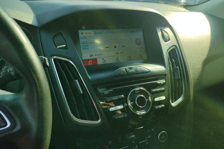 Used Ford Focus 2017 Hatchback 1.6L Automatic Fashion Edition Smart Drive Version Audio And AC Panel