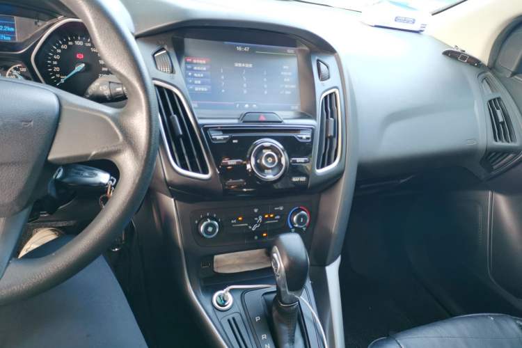 Used Ford Focus 2017 Hatchback 1.6L Automatic Comfort Plus SmartDrive Edition Audio And AC Panel