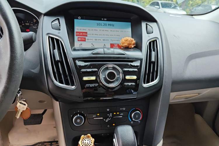 Used Ford Focus 2017 Sedan 1.6L Automatic Comfort Plus SmartDrive Edition Audio And AC Panel