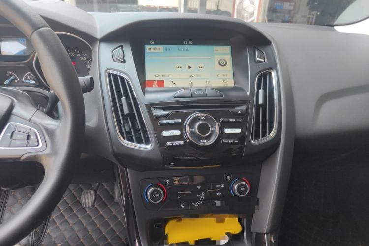 Used Ford Focus 2017 Sedan EcoBoost 125 Manual – Ultra-Style Edition with SmartDrive Features Audio And AC Panel