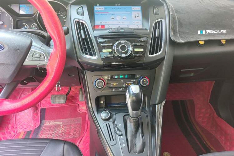 Used Ford Focus 2017 Sedan 1.6L Automatic Fashion Edition Smart Drive Version Audio And AC Panel