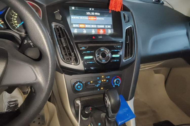 Used Ford Focus 2017 Sedan 1.6L Automatic Comfort Plus SmartDrive Edition Audio And AC Panel