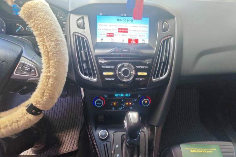 Used Ford Focus 2017 Sedan 1.6L Automatic Fashion Edition Smart Drive Version Audio And AC Panel