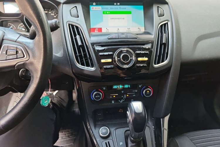Used Ford Focus 2017 Hatchback 1.6L Automatic Fashion Edition Smart Drive Version Audio And AC Panel