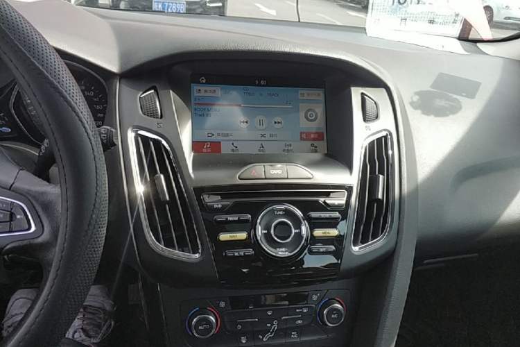 Used Ford Focus 2017 Hatchback 1.6L Manual Fashion Edition SmartDrive Version Audio And AC Panel