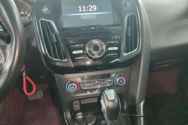Used Ford Focus 2017 Hatchback 1.6L Automatic Fashion Edition Smart Drive Version Audio And AC Panel