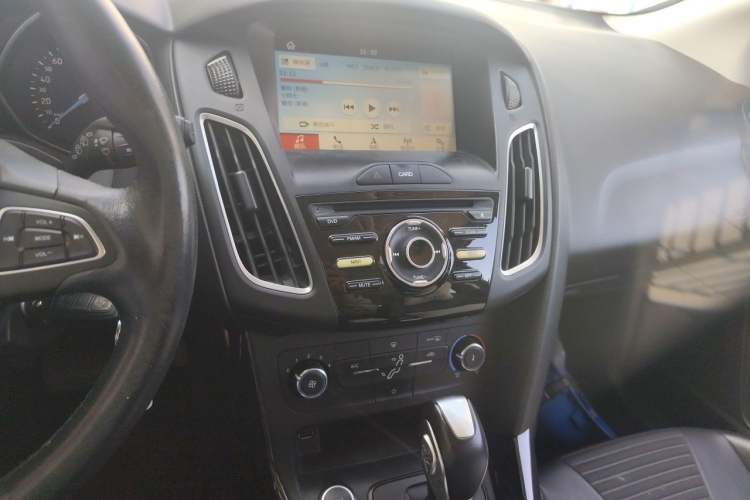 Used Ford Focus 2017 Hatchback 1.6L Automatic Fashion Edition Smart Drive Version Audio And AC Panel
