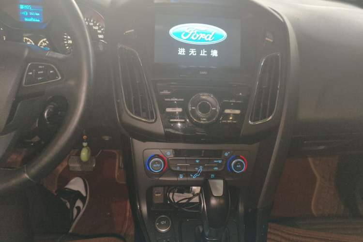 Used Ford Focus 2017 Hatchback 1.6L Automatic Fashion Edition Smart Drive Version Audio And AC Panel