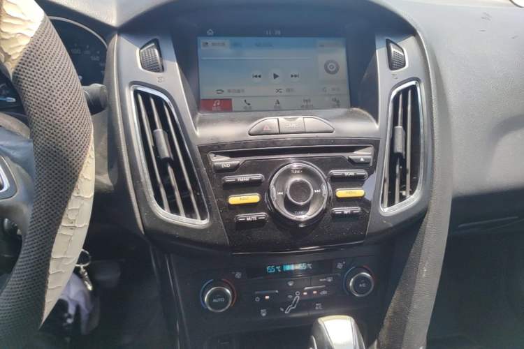 Used Ford Focus 2017 Sedan 1.6L Automatic Fashion Edition Smart Drive Version Audio And AC Panel