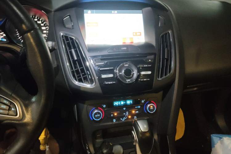 Used Ford Focus 2017 Hatchback 1.6L Automatic Fashion Edition Smart Drive Version Audio And AC Panel