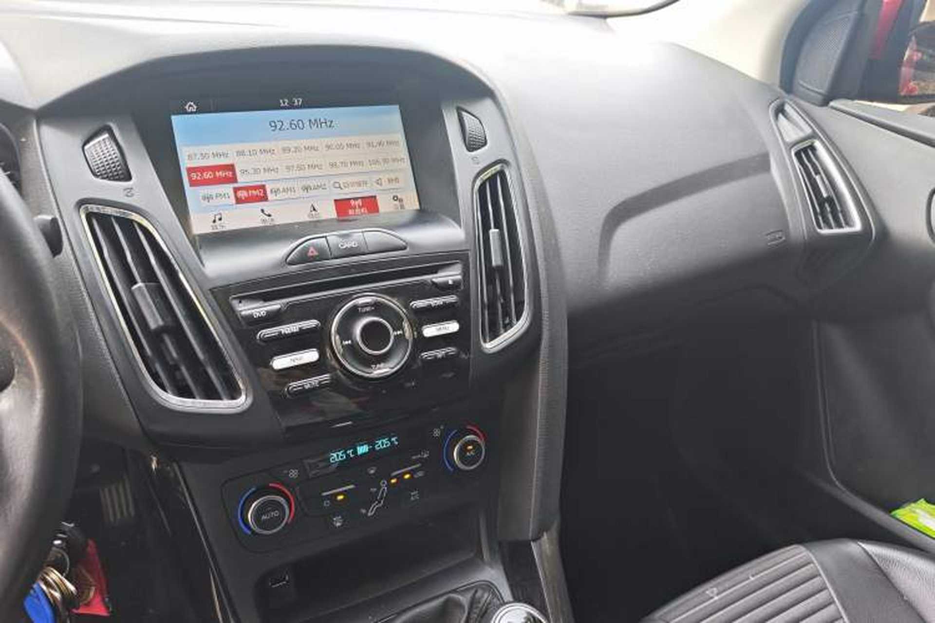 Used Ford Focus 2017 Sedan 1.6L Manual Fashion Edition Smart Drive Version Audio And AC Panel