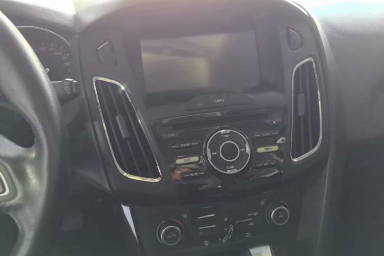 Used Ford Focus 2017 Hatchback 1.6L Automatic Fashion Edition Smart Drive Version Audio And AC Panel