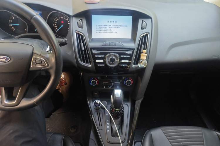 Used Ford Focus 2017 Hatchback 1.6L Automatic Fashion Edition Smart Drive Version Audio And AC Panel