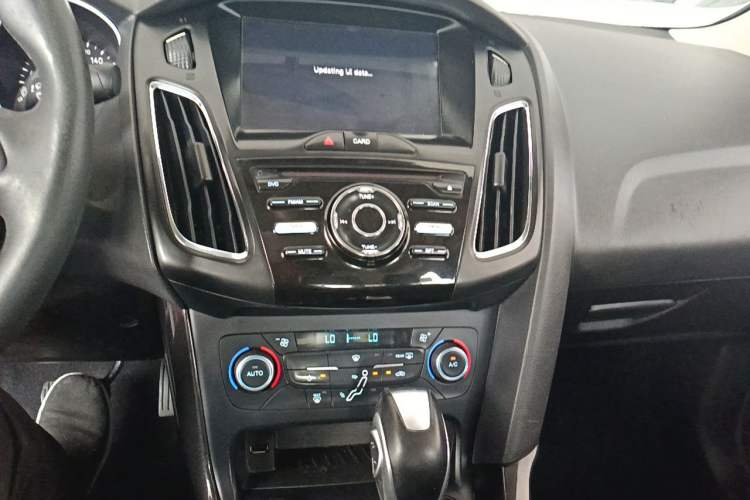 Used Ford Focus 2017 Sedan 1.6L Automatic Fashion Edition Smart Drive Version Audio And AC Panel