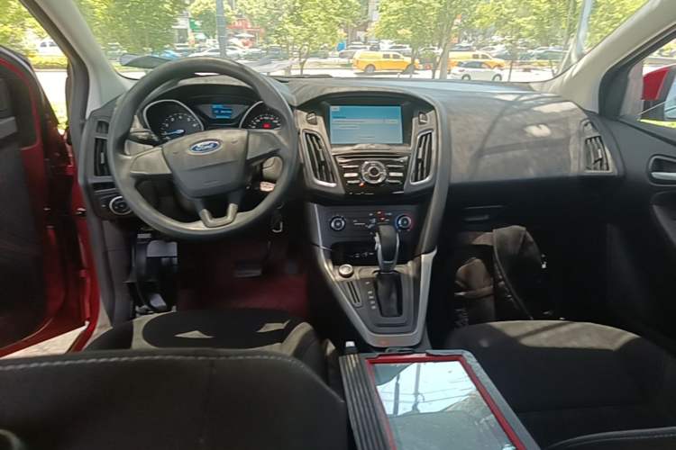 Used Ford Focus 2017 Hatchback 1.6L Automatic Comfort Plus SmartDrive Edition Center Console