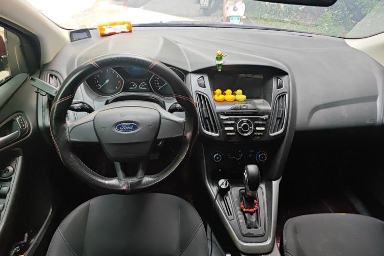 Used Ford Focus 2017 Hatchback 1.6L Automatic Comfort Plus SmartDrive Edition Center Console