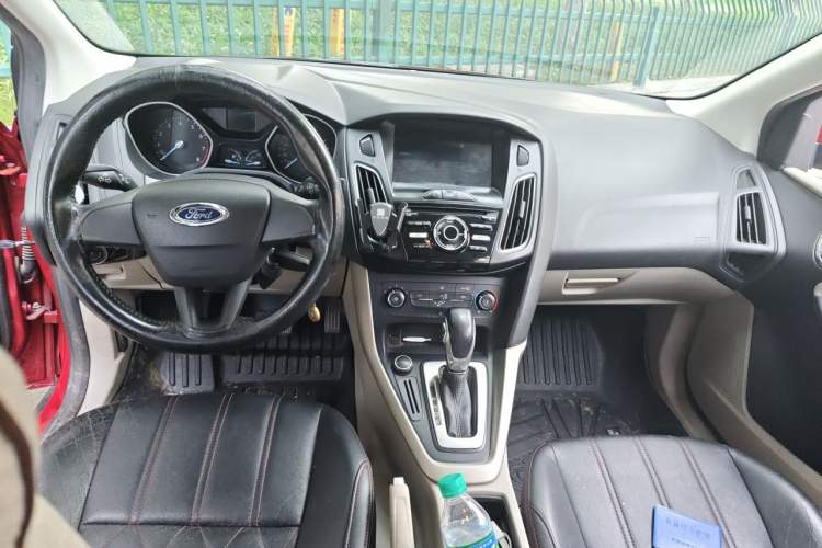 Used Ford Focus 2017 Sedan 1.6L Automatic Comfort Plus SmartDrive Edition Center Console