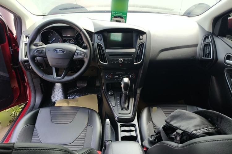 Used Ford Focus 2017 Sedan EcoBoost 180 Automatic Elite Model Center Console
