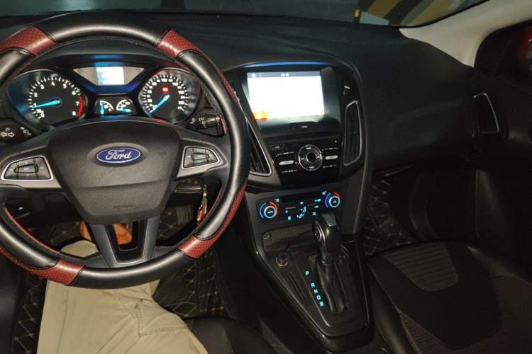 Used Ford Focus 2017 Sedan 1.6L Automatic Fashion Edition Smart Drive Version Center Console