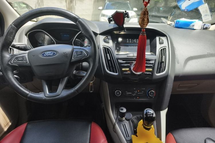 Used Ford Focus 2017 Sedan 1.6L Manual Comfort Plus SmartDrive Edition Center Console