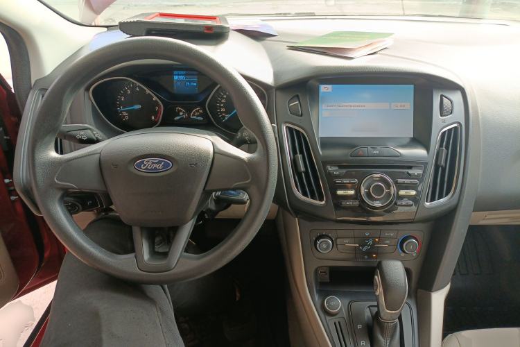 Used Ford Focus 2017 Sedan 1.6L Automatic Comfort Plus SmartDrive Edition Center Console