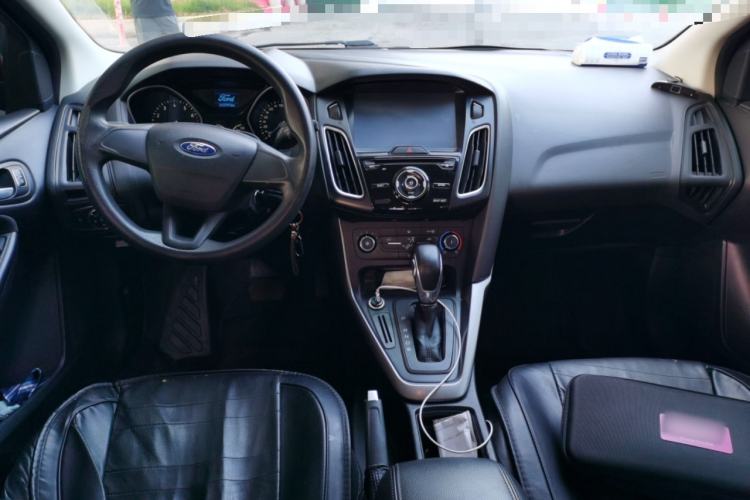 Used Ford Focus 2017 Hatchback 1.6L Automatic Comfort Plus SmartDrive Edition Center Console