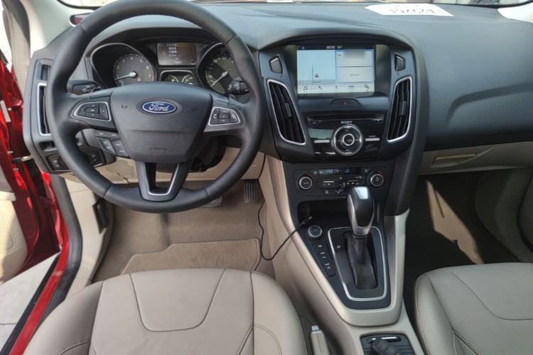 Used Ford Focus 2017 Sedan EcoBoost 180 Automatic Flagship Model Center Console